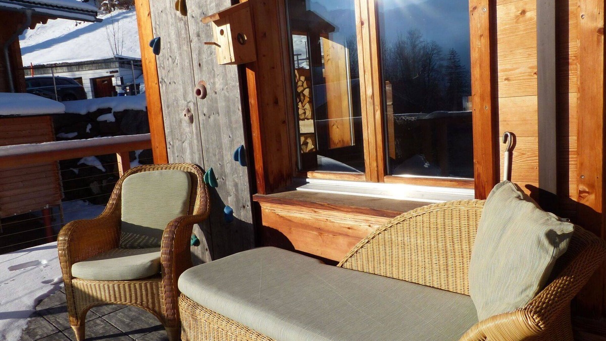 Lenk Apartment | Cosy apartment for 5 guests with WIFI, TV, balcony and pets allowed