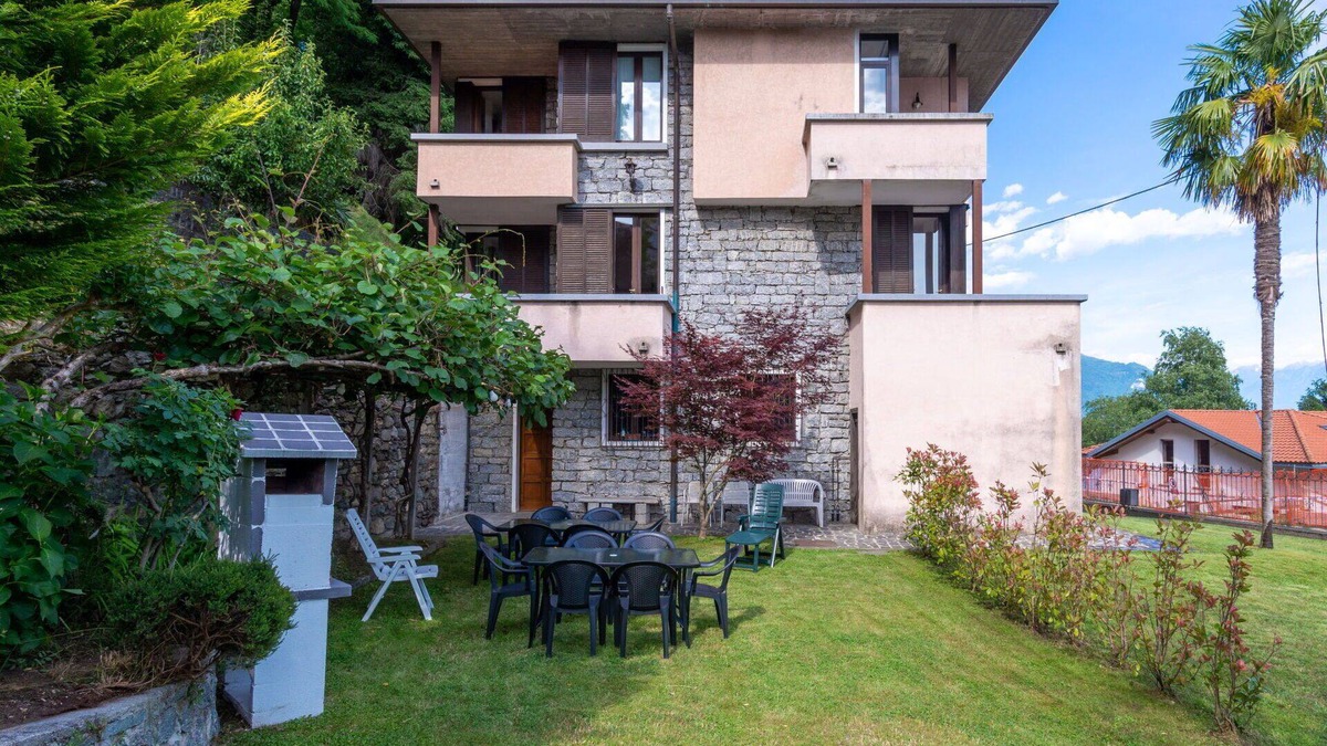 Gera Lario Apartment | Cosy apartment for 5 people with WIFI, TV, patio and pets allowed