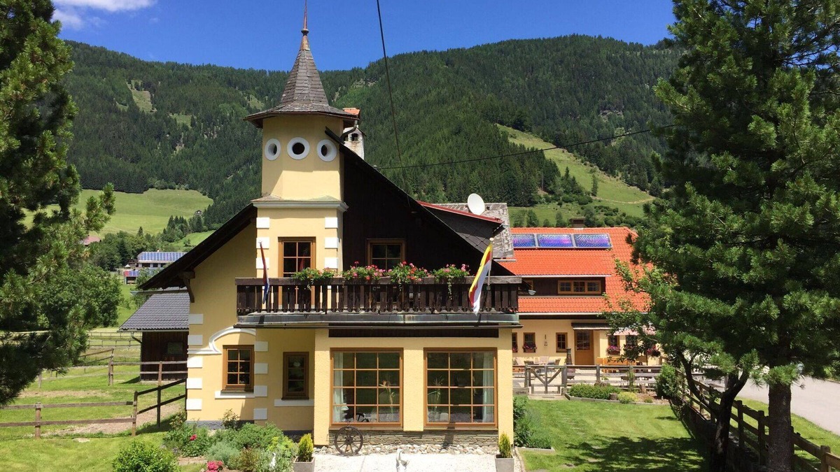 Gnesau Apartment | Cosy apartment for 5 people with hot tub, WIFI, TV, patio, pets allowed and parking