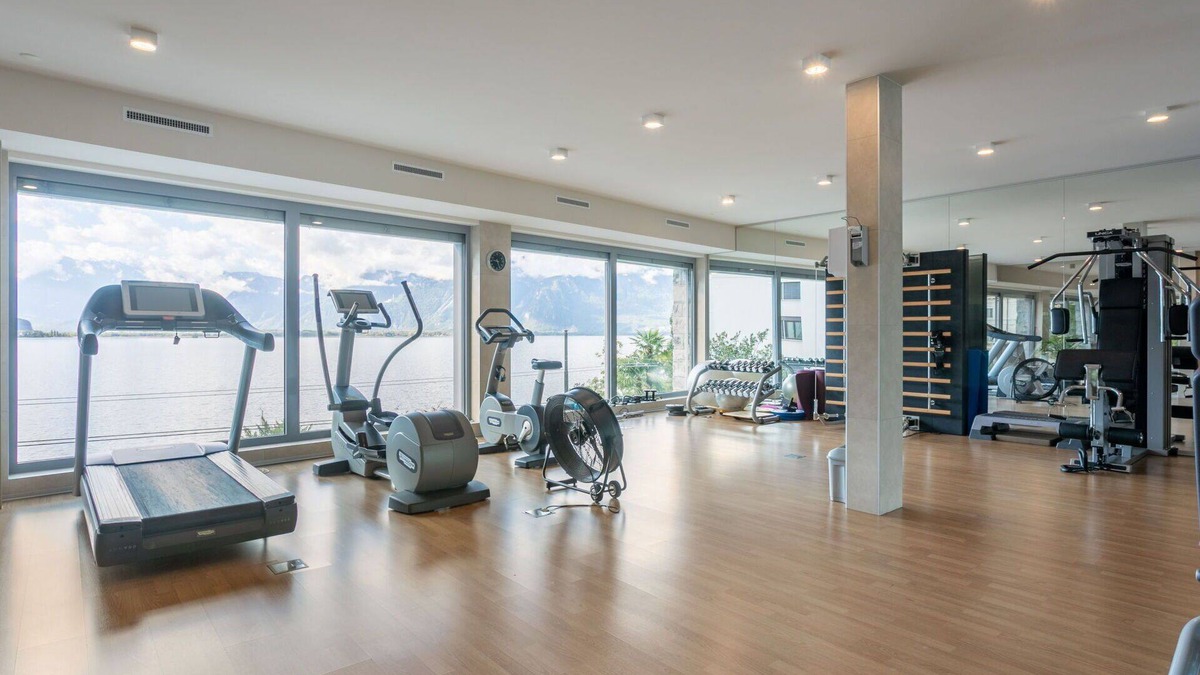 Montreux City Centre Apartment | Cosy apartment for 6 people with pool, WIFI, TV, balcony and panoramic view