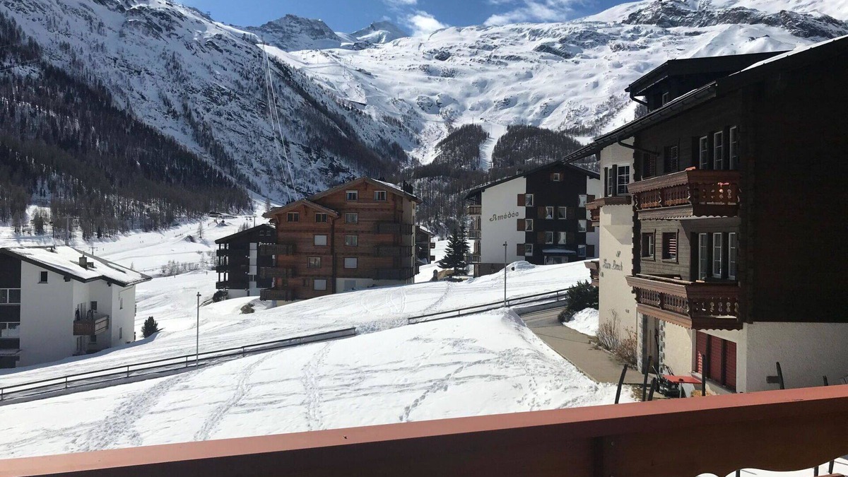 Saas-Fee Apartment | Cosy apartment for 6 guests with WIFI, TV and balcony