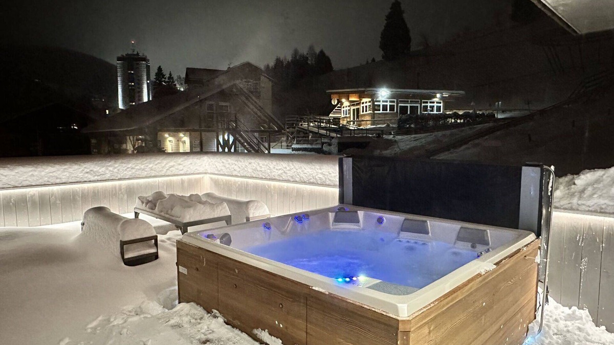 Pec pod Snezkou Apartment | Cosy apartment for 6 guests with hot tub, WIFI, TV, terrace and panoramic view