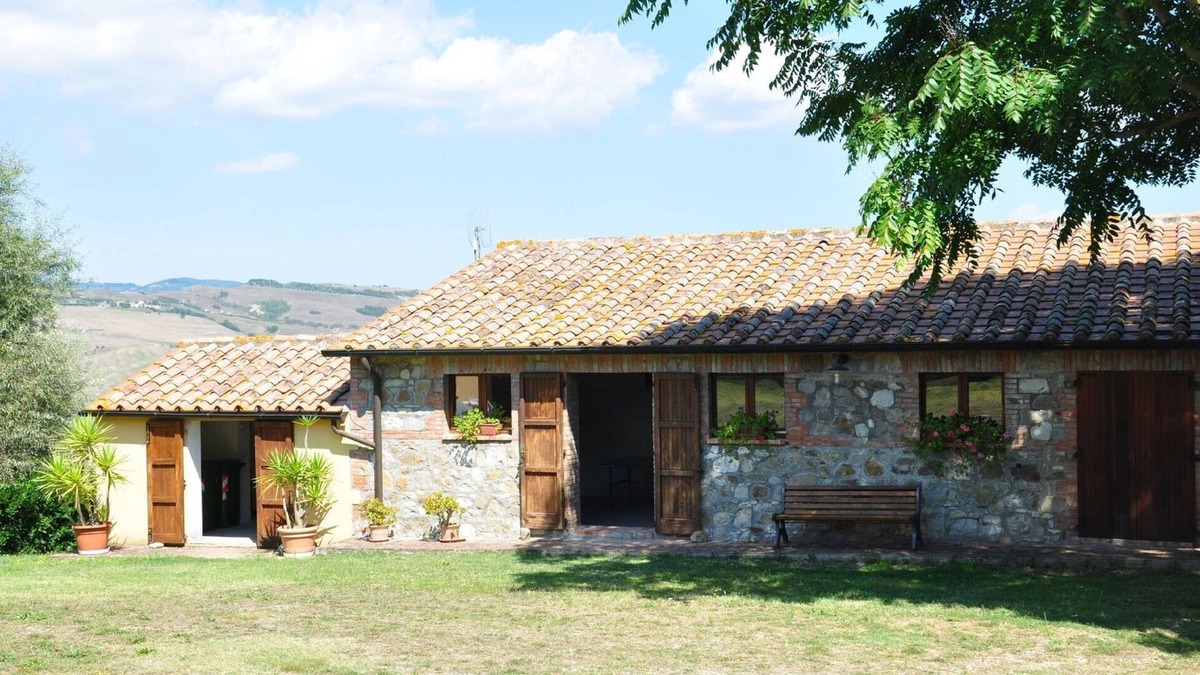 Il Poggio Apartment | Cosy apartment for 6 guests with pool, WIFI, TV, pets allowed and panoramic view