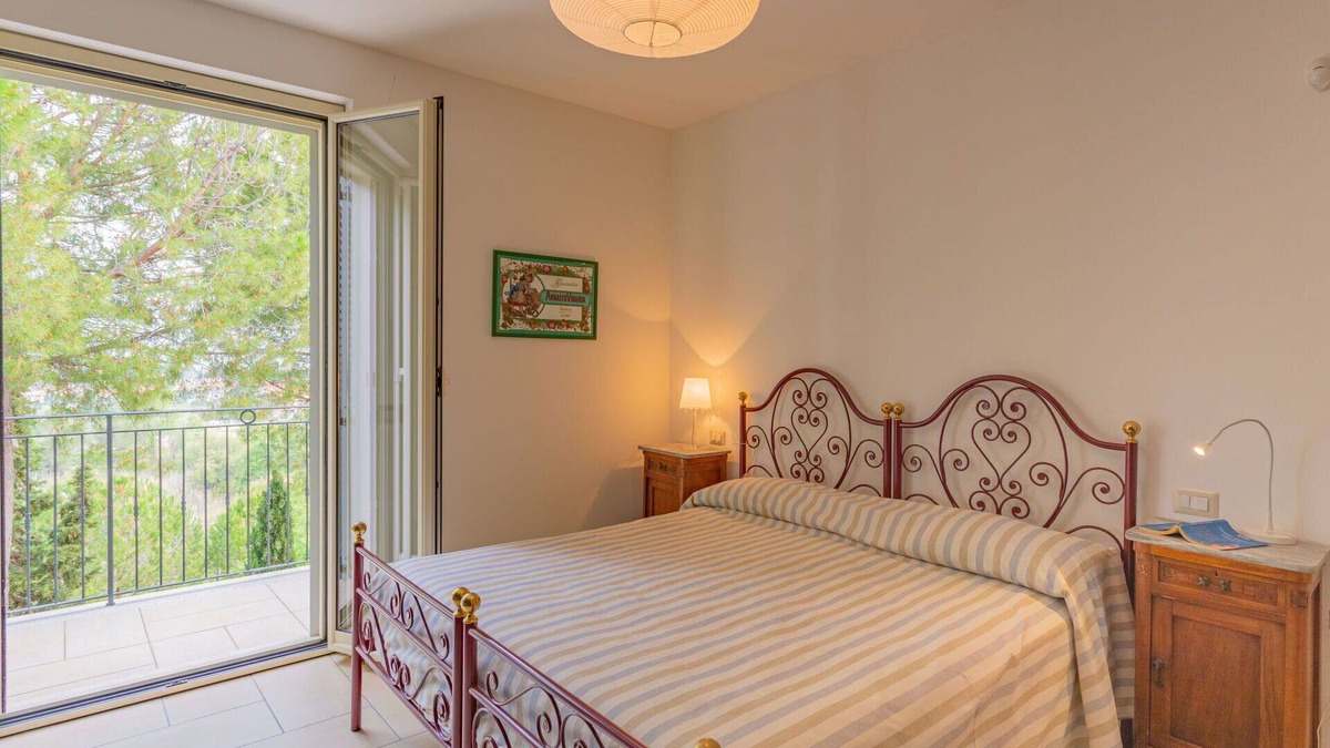 Pineto Apartment | Cosy apartment for 6 guests with WIFI, TV, terrace, pets allowed, panoramic view and parking