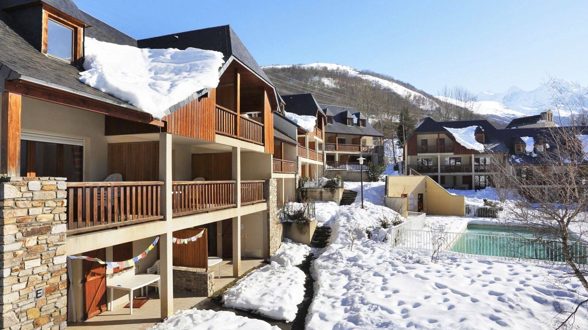 Peyragudes Apartment | Cosy apartment for 6 guests with WIFI, pool, TV, terrace, pets allowed and parking