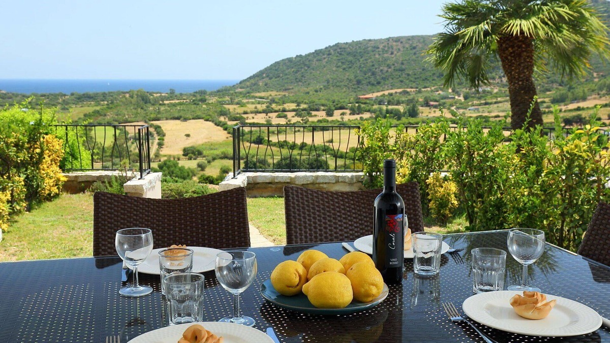 Tanaunella Apartment | Cosy apartment for 6 guests with pool, A/C, WIFI, TV and terrace