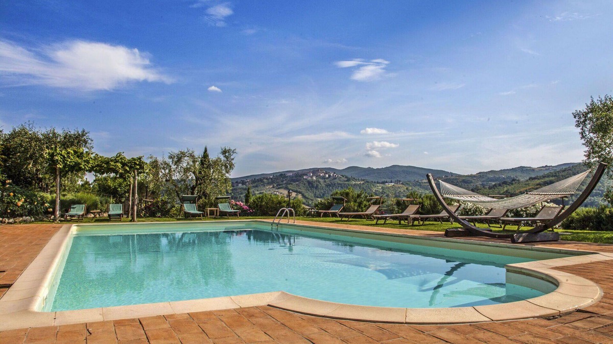 Allerona Apartment | Cosy apartment for 6 people with pool, WIFI, TV, patio, pets allowed and panoramic view