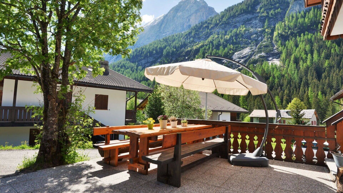 Penia Apartment | Cosy apartment for 6 people with WIFI, TV and patio