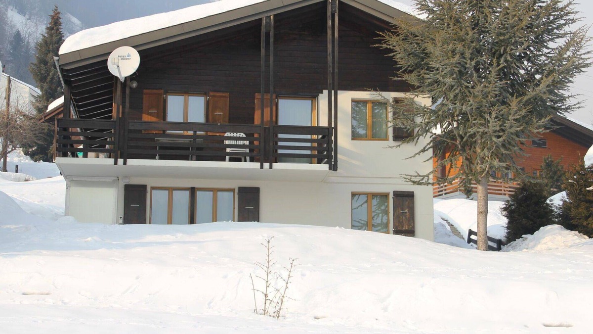 Fiesch Apartment | Cosy apartment for 6 people with WIFI, TV and balcony