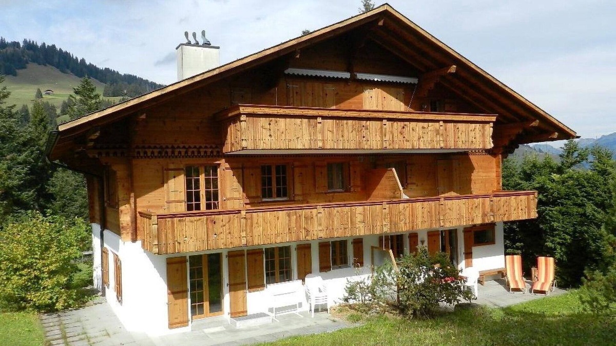 Saanenmoeser Apartment | Cosy apartment for 6 people with WIFI, TV, balcony, pets allowed and parking