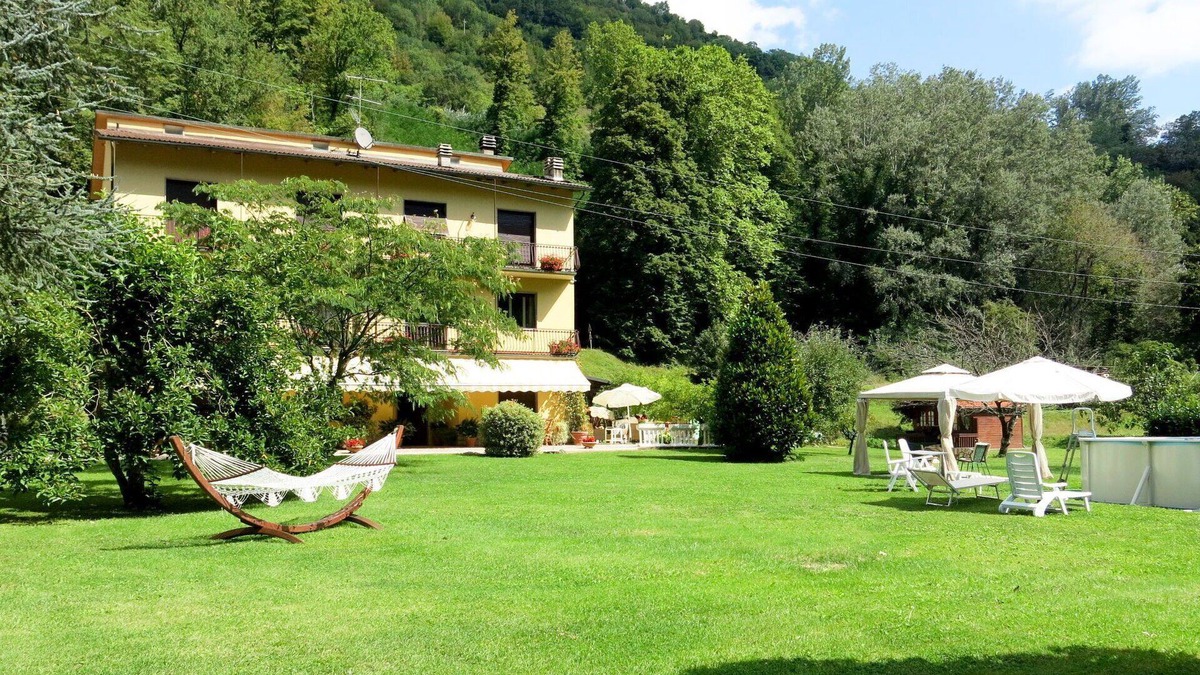 Casoli Apartment | Cosy apartment for 6 people with WIFI, hot tub, pool, TV and patio