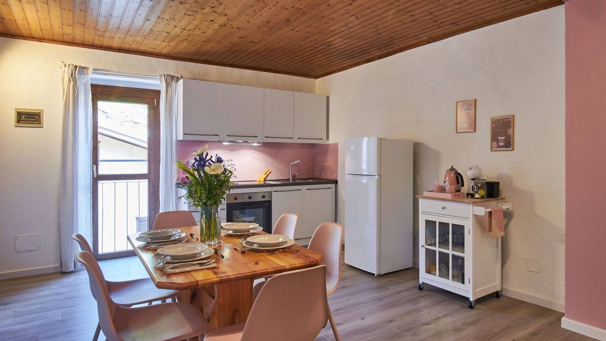 Claino Con Osteno Apartment | Cosy apartment for 6 people with WIFI, TV and pets allowed