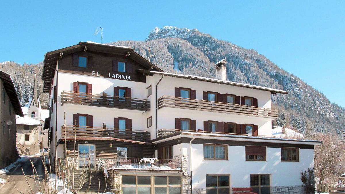 Moena Apartment | Cosy apartment for 7 guests with WIFI, TV, patio and pets allowed