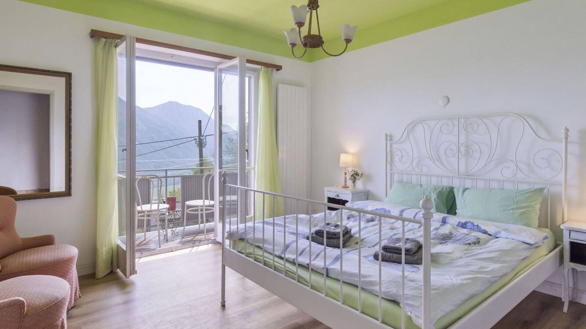 Riazzino Apartment | Cosy apartment for 8 guests with WIFI, patio, pets allowed and panoramic view