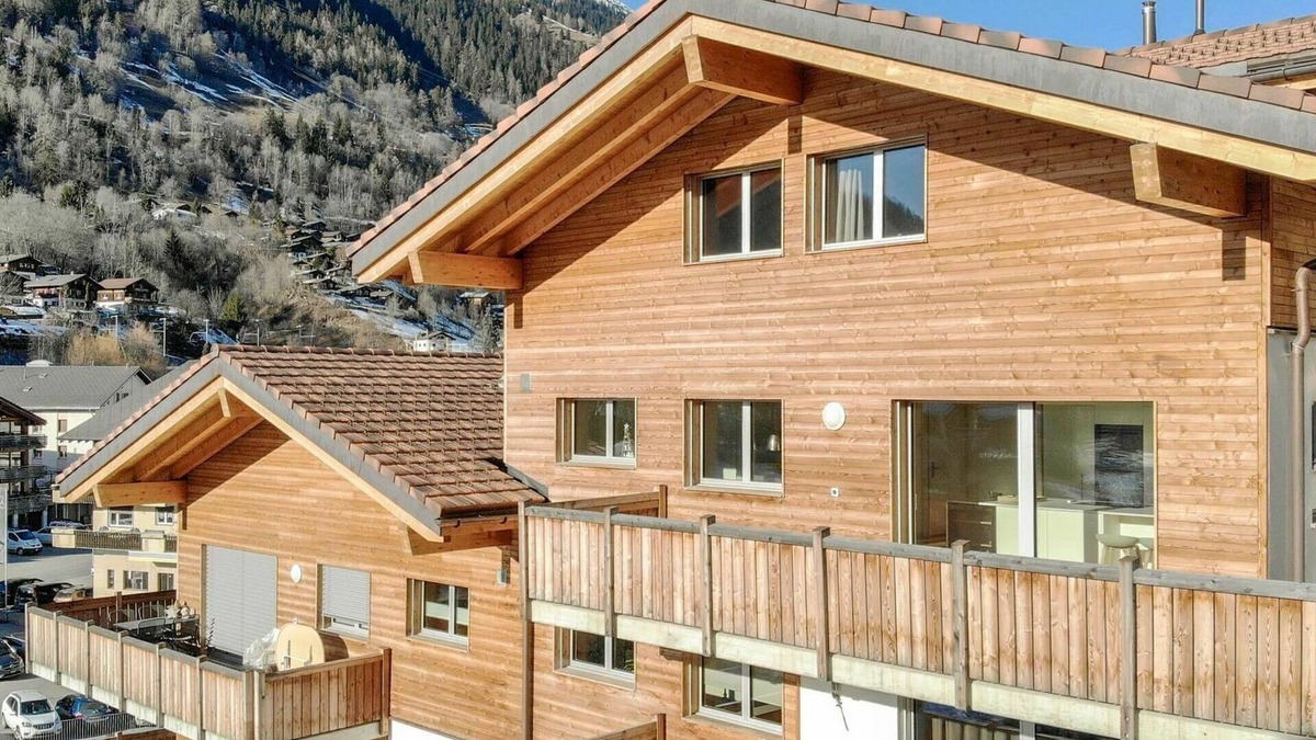 Ernen Apartment | Cosy apartment for 8 guests with WIFI, TV and balcony