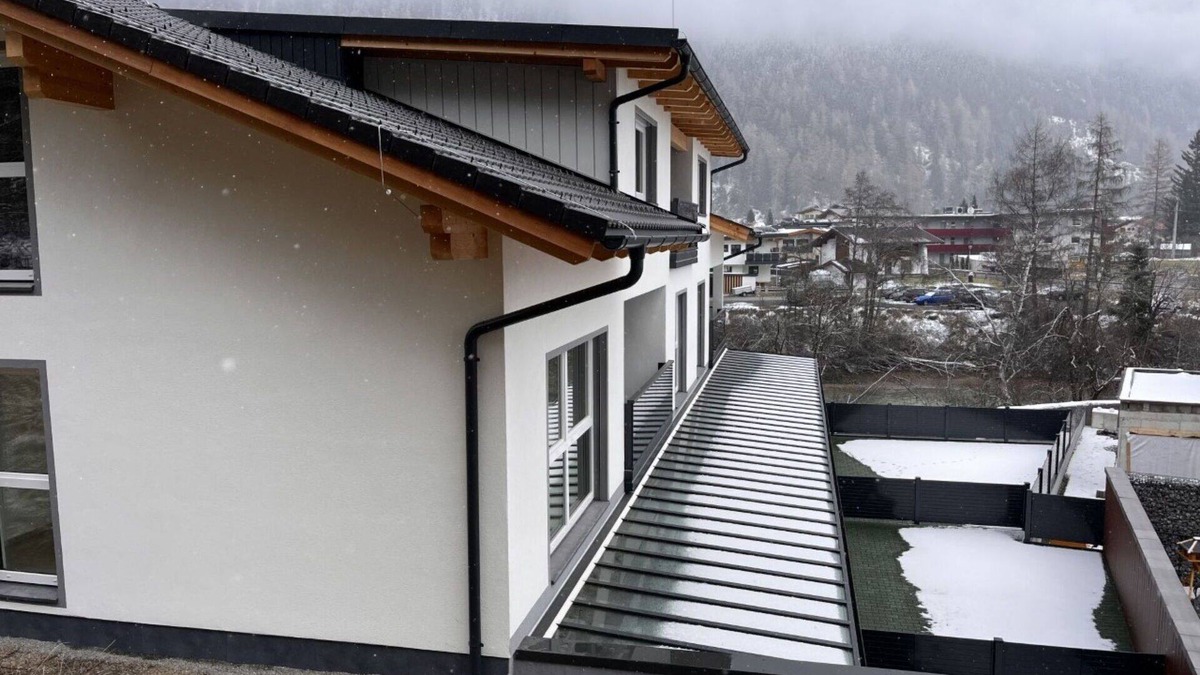 Laengenfeld Apartment | Cosy apartment for 8 people with hot tub, WIFI, TV and balcony