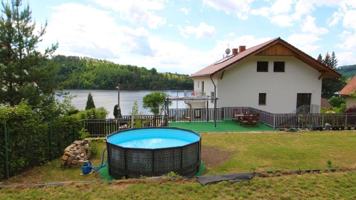 Zupanovice Apartment | Cosy apartment for 9 people with pool, WIFI, TV, patio and pets allowed