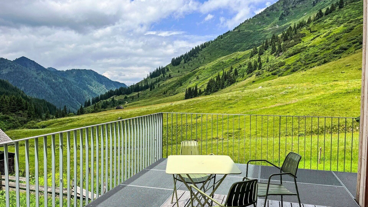 Irdning-Donnersbachtal Apartment | Cosy apartment for 8 guests with WIFI, TV, terrace and pets allowed