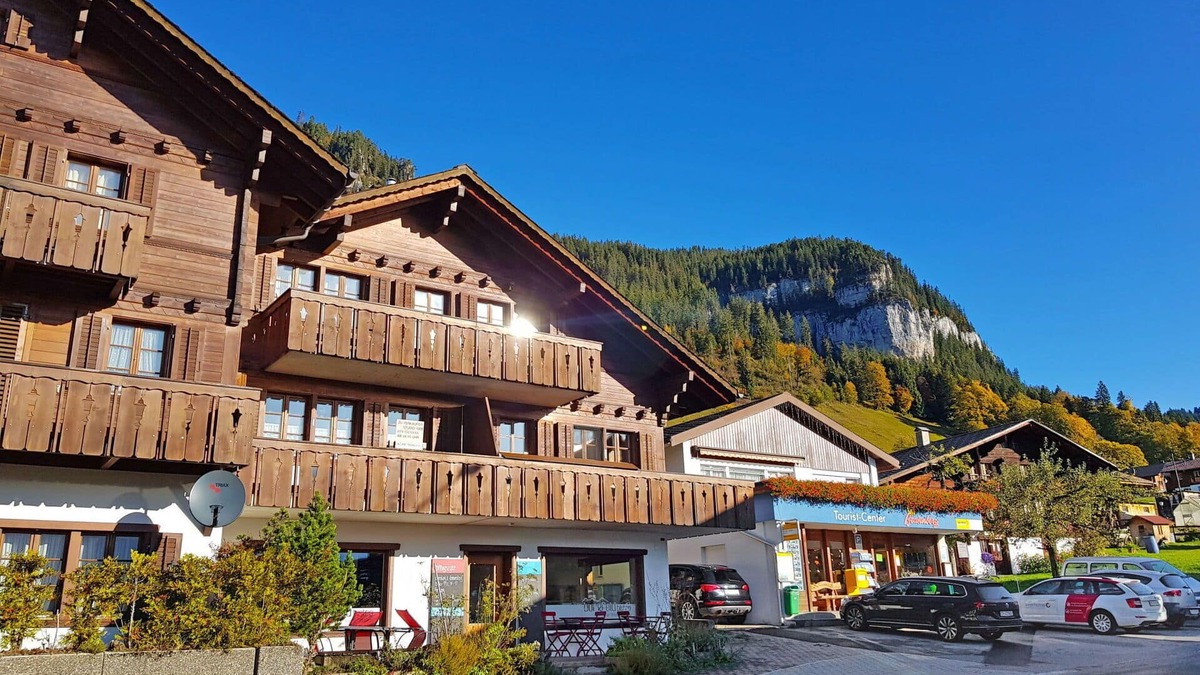 Beatenberg Apartment | Cosy apartment for 6 guests with WIFI, TV, balcony, pets allowed and panoramic view