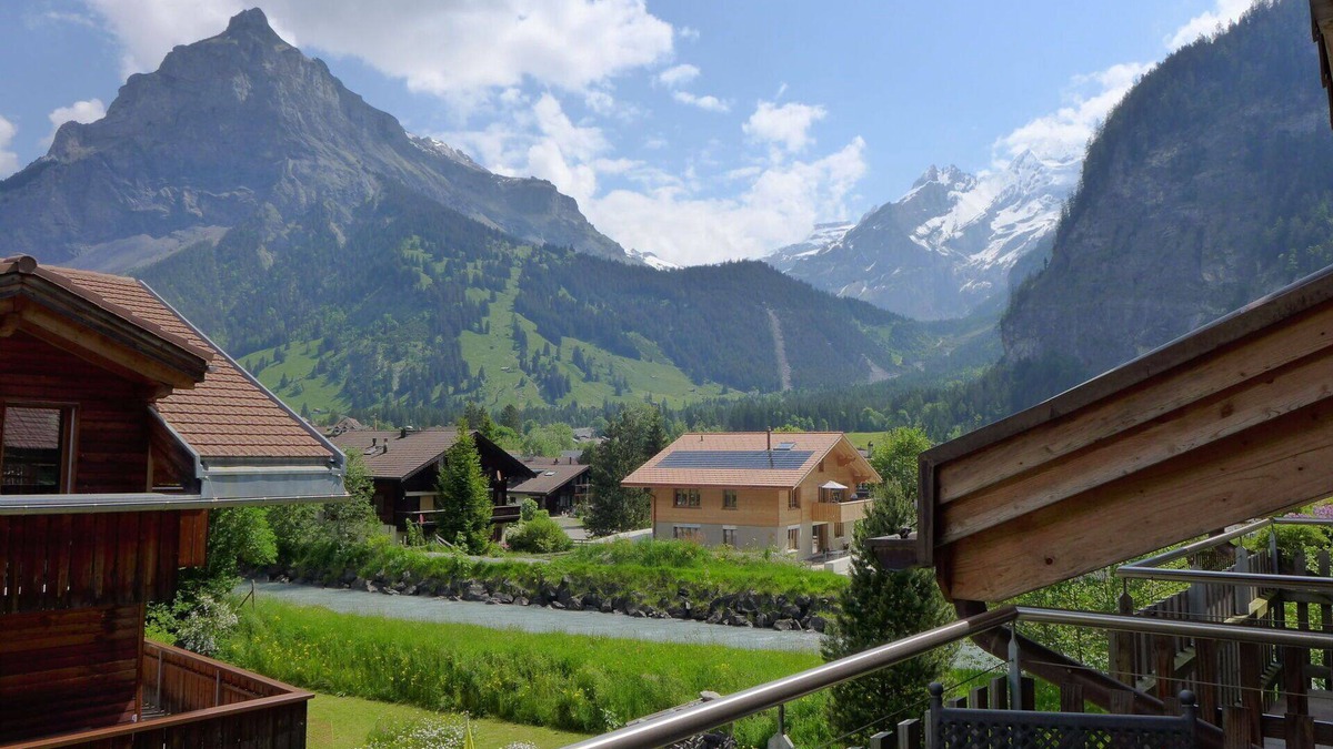 Kandersteg Apartment | Cosy apartment for 3 people with WIFI, balcony and panoramic view