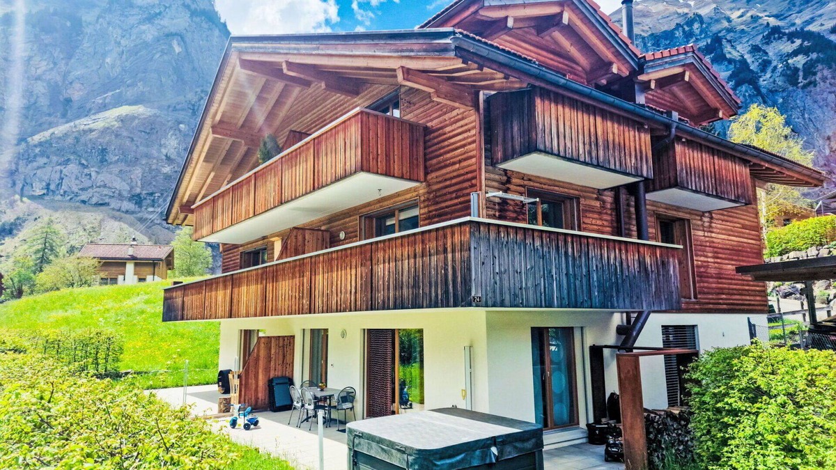 Blausee Apartment | Cosy apartment for 3 people with hot tub, WIFI, TV, terrace and panoramic view