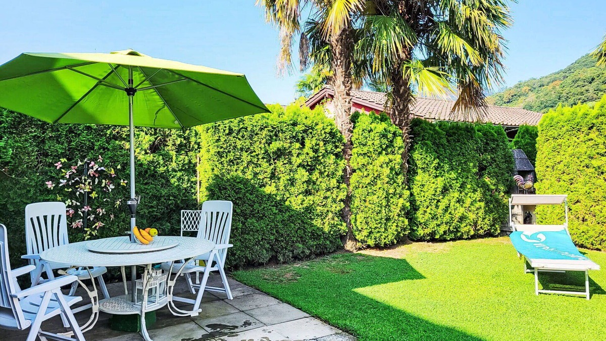 Caslano Apartment | Cosy apartment for 4 people with TV, patio, pets allowed and parking