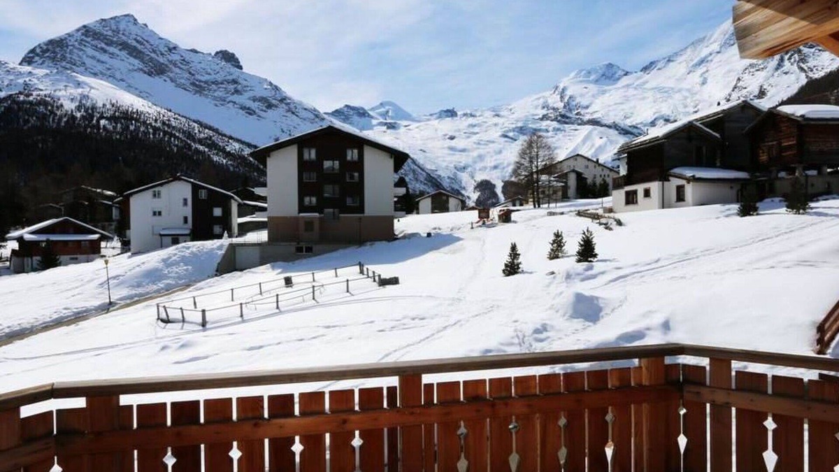 Saas-Fee Apartment | Cosy apartment for 8 guests with WIFI, TV, balcony and pets allowed
