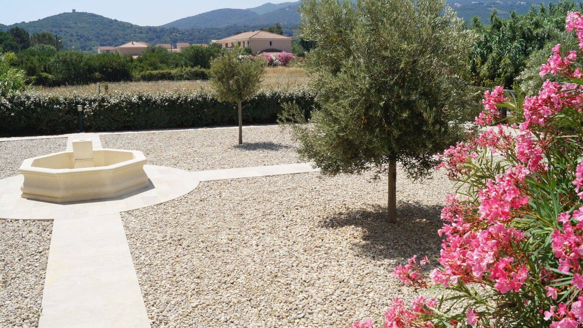 Macinaggio Apartment | Cosy apartment for 4 guests with A/C, TV, terrace, pets allowed and parking