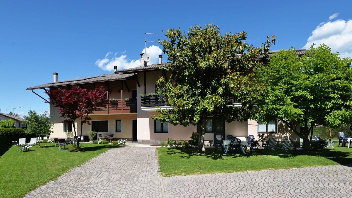 Caldonazzo Apartment | Cosy apartment for 6 people with WIFI, TV, patio, pets allowed and parking