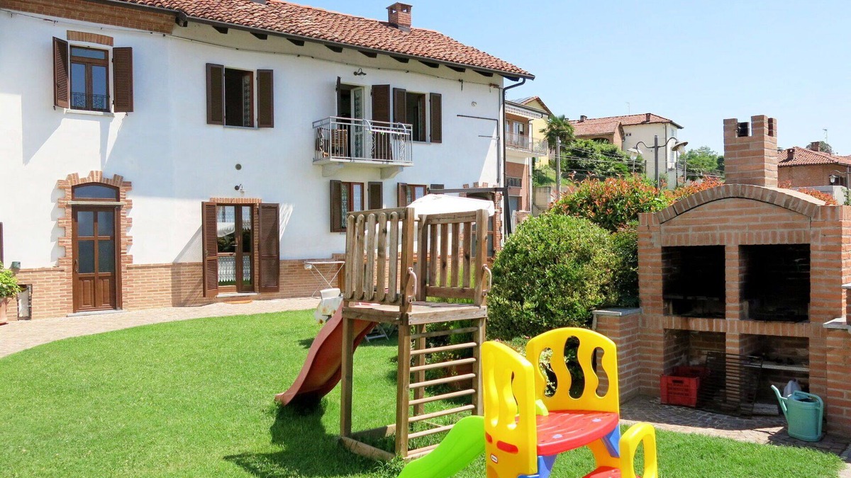 Cossombrato Apartment | Cosy apartment for 7 people with A/C, pool, WIFI, TV, patio, pets allowed and parking