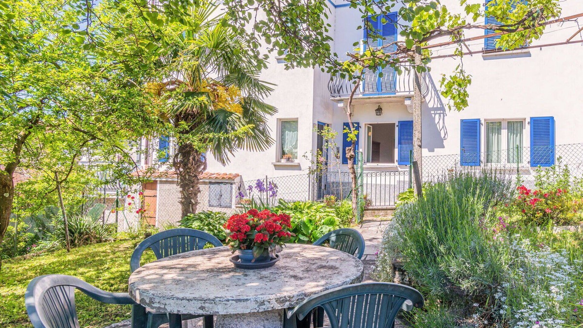 Gera Lario Apartment | Cosy apartment for 4 people with WIFI, TV, balcony and pets allowed