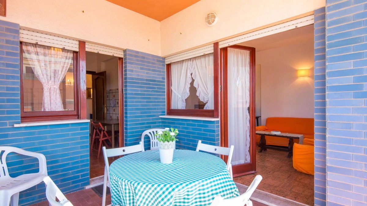 Torvaianica Apartment | Cosy apartment for 4 guests with WIFI, TV and terrace
