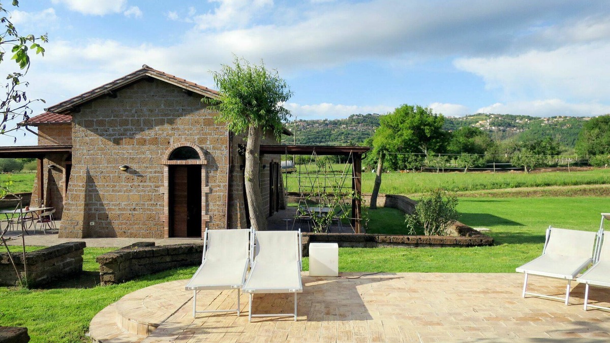 Montefiascone Villa | Cosy apartment in villa for 8 people with WIFI, pool, TV, patio, pets allowed and panoramic view