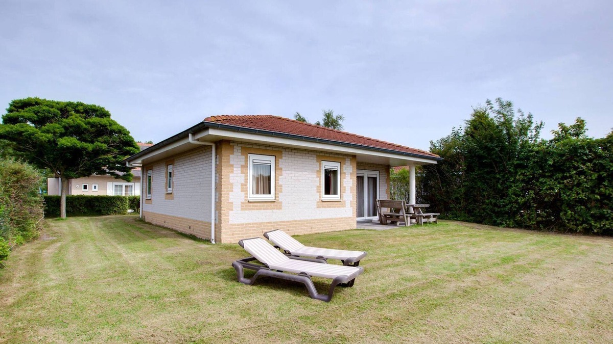 Municipality of Hellevoetsluis House | Cosy apartment in villa for 4 people with pool, WIFI, TV, terrace and parking