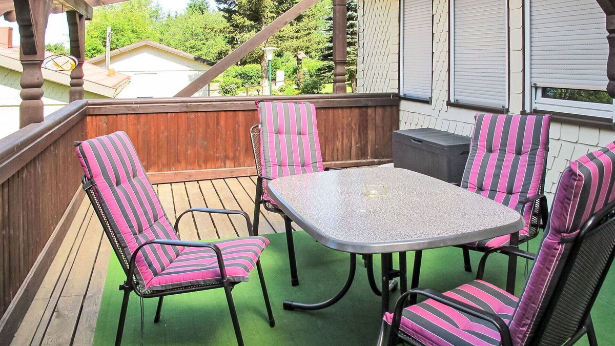 Steinbach-Hallenberg House | Cosy apartment in villa for 4 people with WIFI, TV and patio