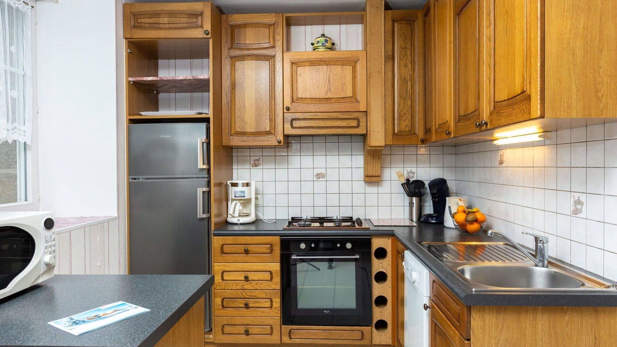 Saint-Meloir-des-Ondes Villa | Cosy apartment in villa for 4 guests with WIFI, TV, terrace and parking