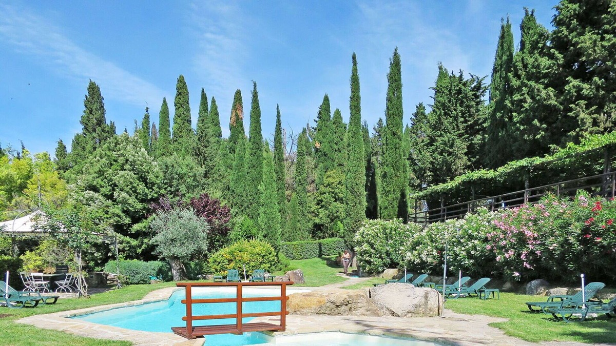 Roccastrada Villa | Cosy apartment in villa for 8 guests with pool, WIFI, TV, patio, pets allowed and parking