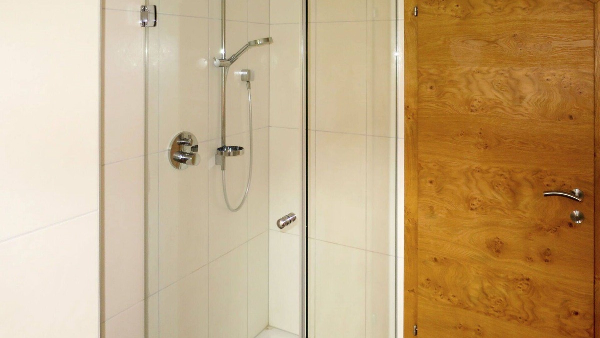Oberwang Villa | Cosy apartment in villa for 6 guests with WIFI, TV and balcony