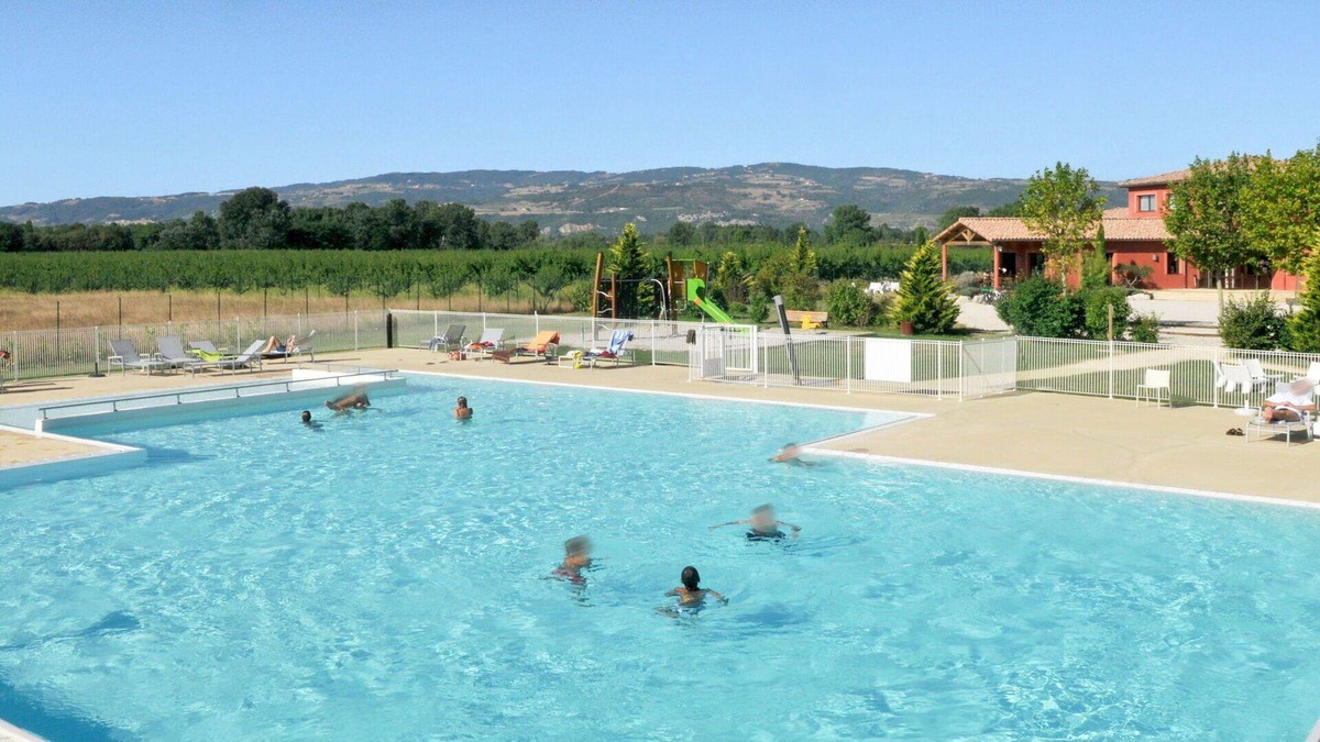 Chateauneuf-sur-Isere House | Cosy apartment in villa for 4 people with WIFI, pool, A/C, TV, terrace and pets allowed