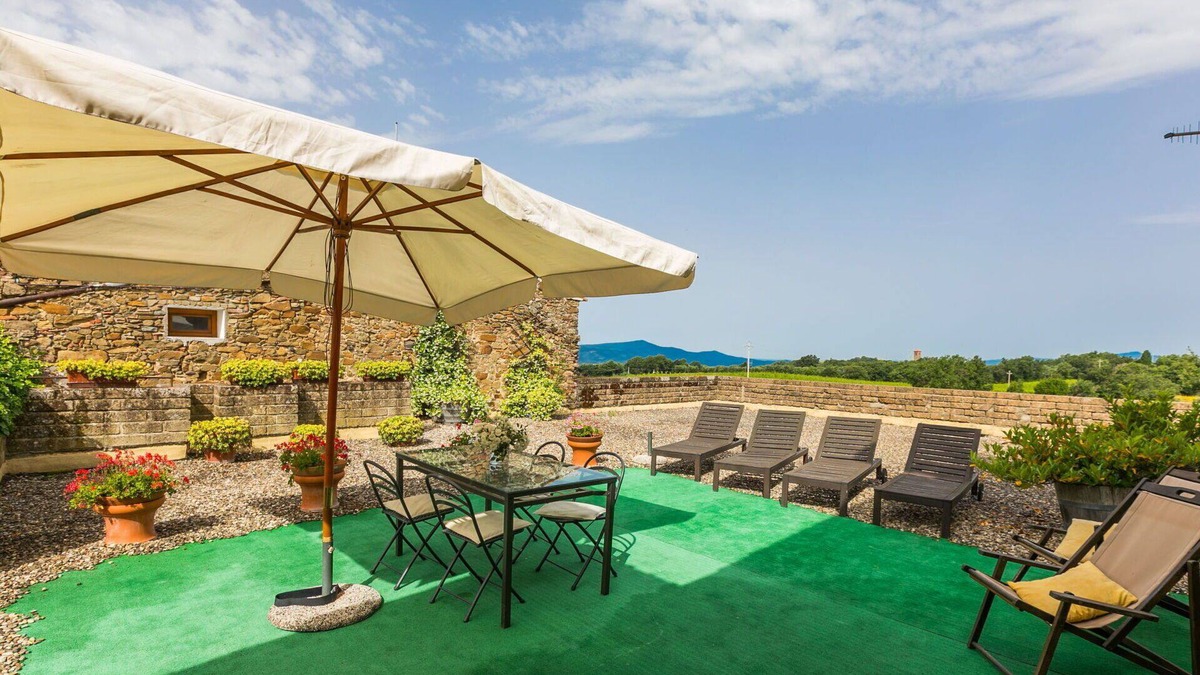 Sasso dʼOmbrone Villa | Cosy apartment in villa for 6 guests with A/C, pool, WIFI and patio