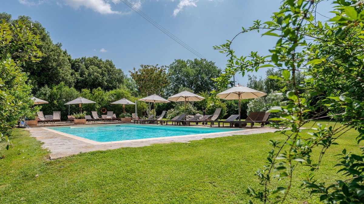 Poggi del Sasso Villa | Cosy apartment in villa for 2 guests with pool, A/C, WIFI, TV, patio and pets allowed