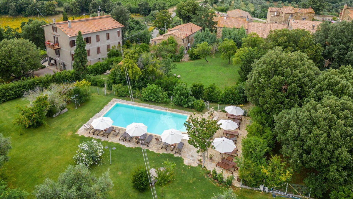 Sasso dʼOmbrone Villa | Cosy apartment in villa with A/C, pool, WIFI, TV, patio, pets allowed and panoramic view