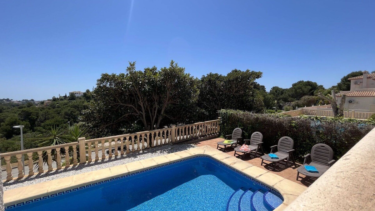 Costa Nova House | Cosy apartment in villa for 4 people with WIFI, private pool, A/C, TV, terrace and pets allowed