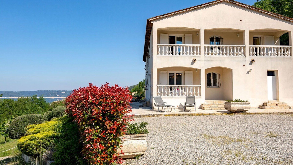 Bauduen Villa | Cosy apartment in villa with WIFI, TV, terrace, pets allowed, panoramic view and parking