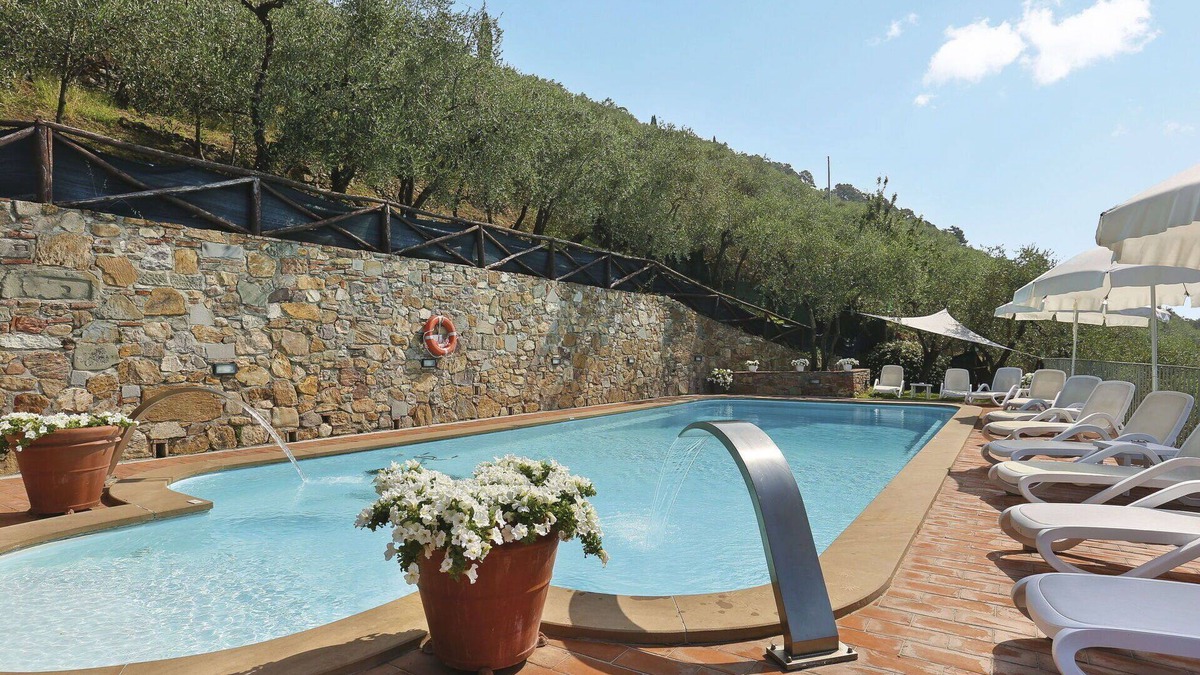 Buti Villa | Cosy apartment in villa for 4 guests with pool, WIFI, TV, patio and pets allowed