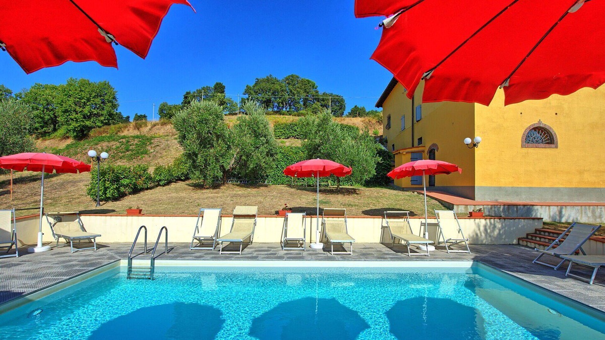 Pontassieve Villa | Cosy apartment in villa with pool, A/C, WIFI, TV, pets allowed, panoramic view and parking