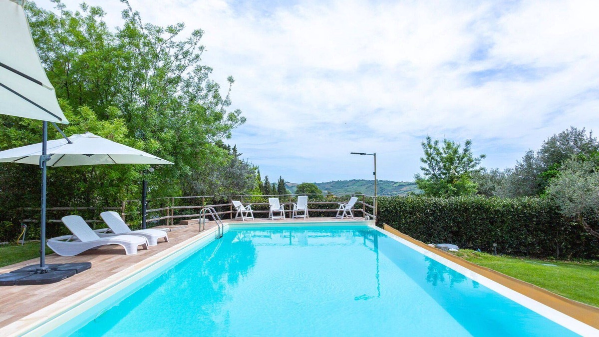 Casalbordino House | Cosy apartment in villa for 12 people with pool, WIFI, TV, patio and pets allowed