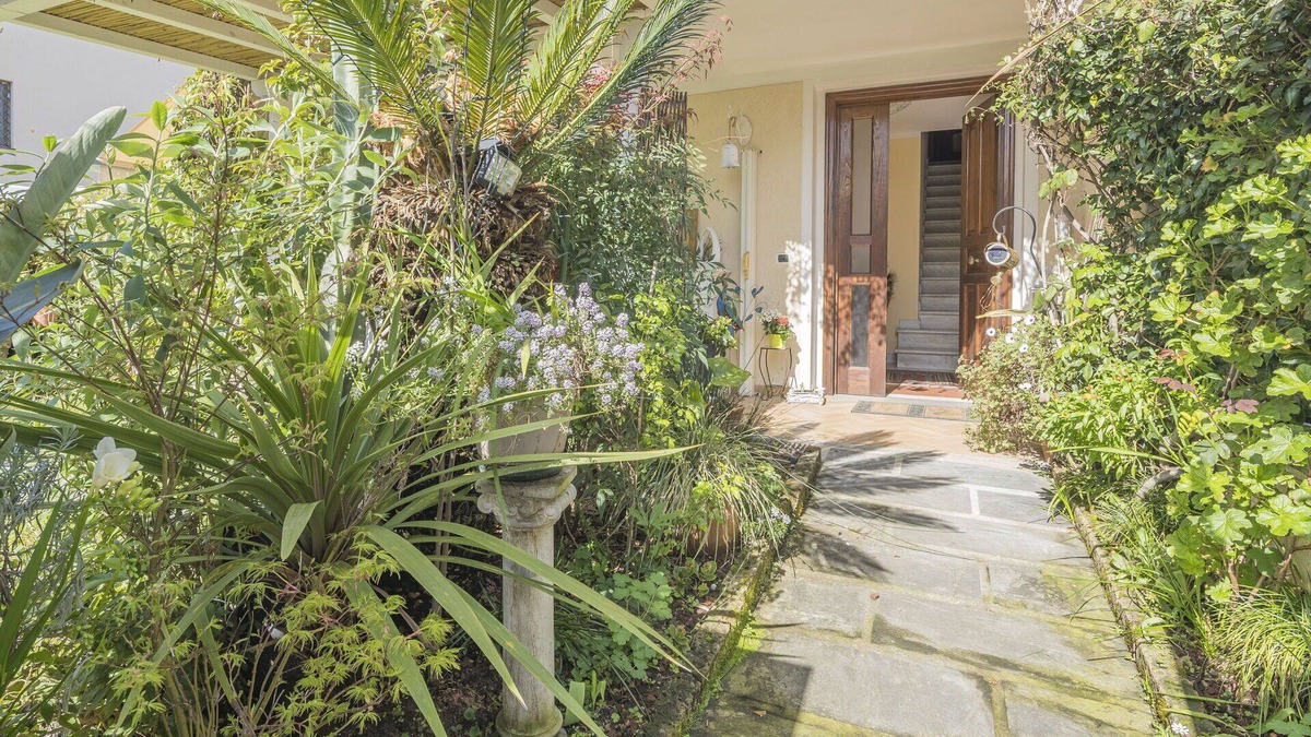 Seravezza Apartment | Cosy apartment for 6 guests with WIFI, hot tub, A/C, balcony and pets allowed