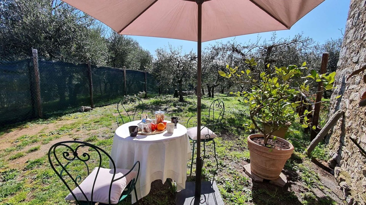 Villabuona Villa | Cosy apartment in villa for 2 people with WIFI, TV and pets allowed, close to Lucca