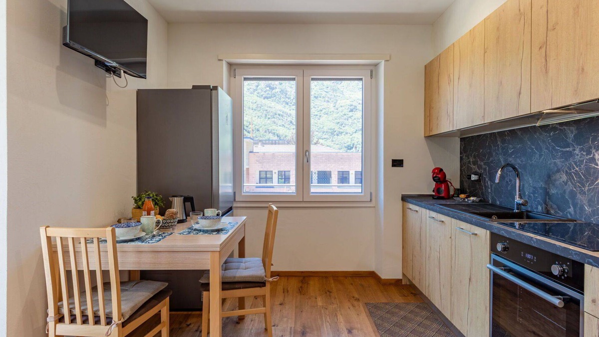 Samolaco Apartment | Cosy apartment for 3 people with A/C, WIFI and balcony